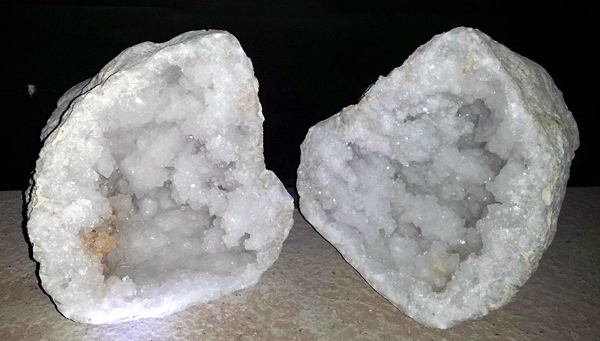 Arbre de vie en cristal de roche/quartz blanc avec pied en bois hauteur 20  cm - IDEES DECO/CADO/Arbre de Vie - pierres du monde Vosges